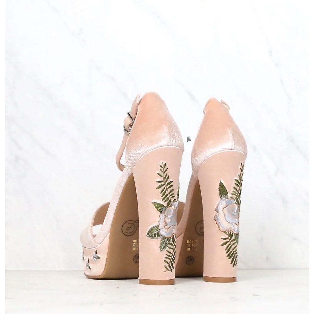 Chinese Laundry Ariana Embroidered Floral Platform Heel